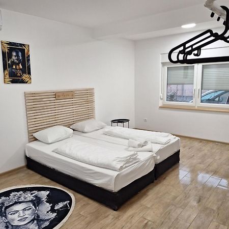 Expo Airport Otel Surčin Dış mekan fotoğraf